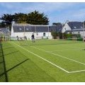 Le terrain de tennis