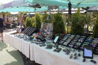 Stand de lunettes au marché du camping
